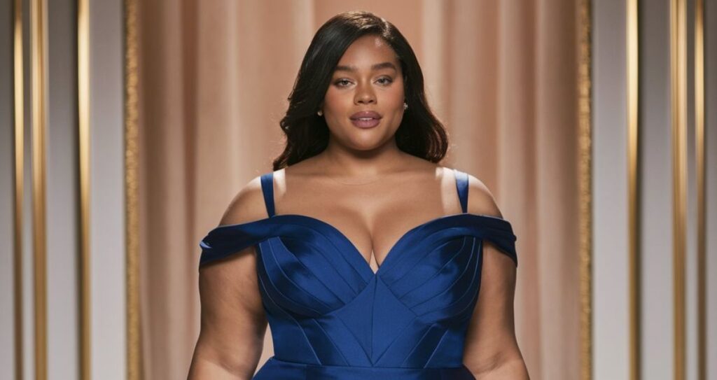 Most Flattering Neckline For Plus Size​